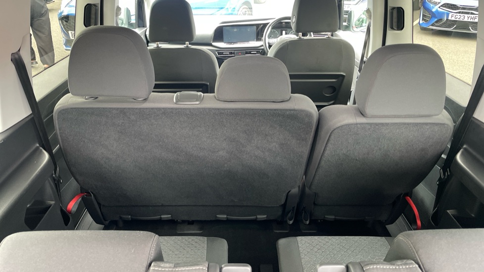 Ford Tourneo Connect 2.0 EcoBlue Titanium 5dr [7 seat] Diesel Estate - Image 35