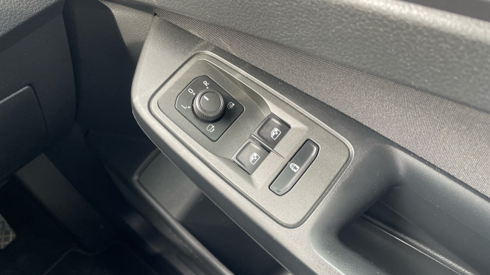 Ford Tourneo Connect 2.0 EcoBlue Titanium 5dr [7 seat] Diesel Estate - Image 38