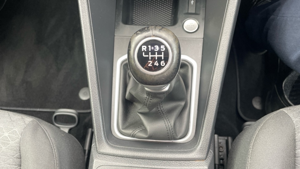 Ford Tourneo Connect 2.0 EcoBlue Titanium 5dr [7 seat] Diesel Estate - Image 45