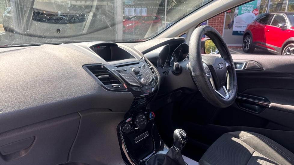 Ford Fiesta 1.25 82 Zetec 5dr Petrol Hatchback - Image 9