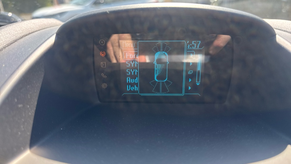 Ford Fiesta 1.25 82 Zetec 5dr Petrol Hatchback - Image 31