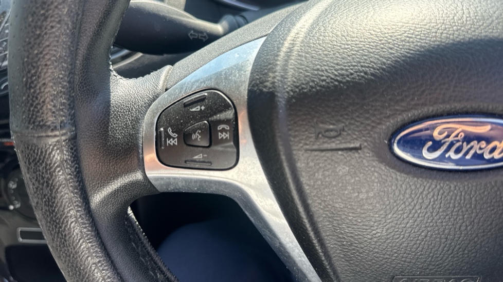 Ford Fiesta 1.25 82 Zetec 5dr Petrol Hatchback - Image 35