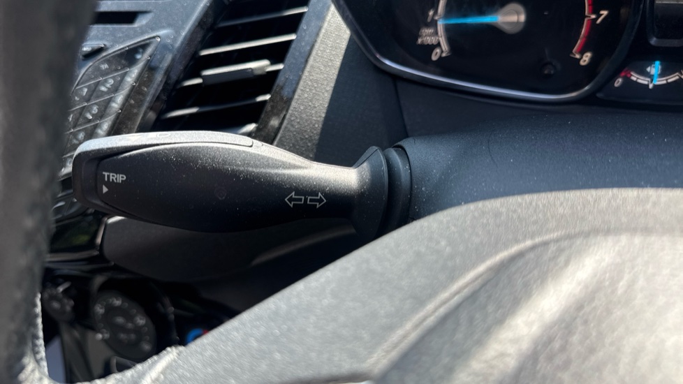 Ford Fiesta 1.25 82 Zetec 5dr Petrol Hatchback - Image 36