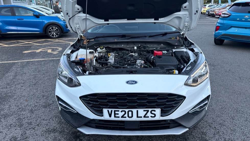 Ford Focus 1.0 EcoBoost 125 Active X 5dr Petrol Hatchback - Image 8