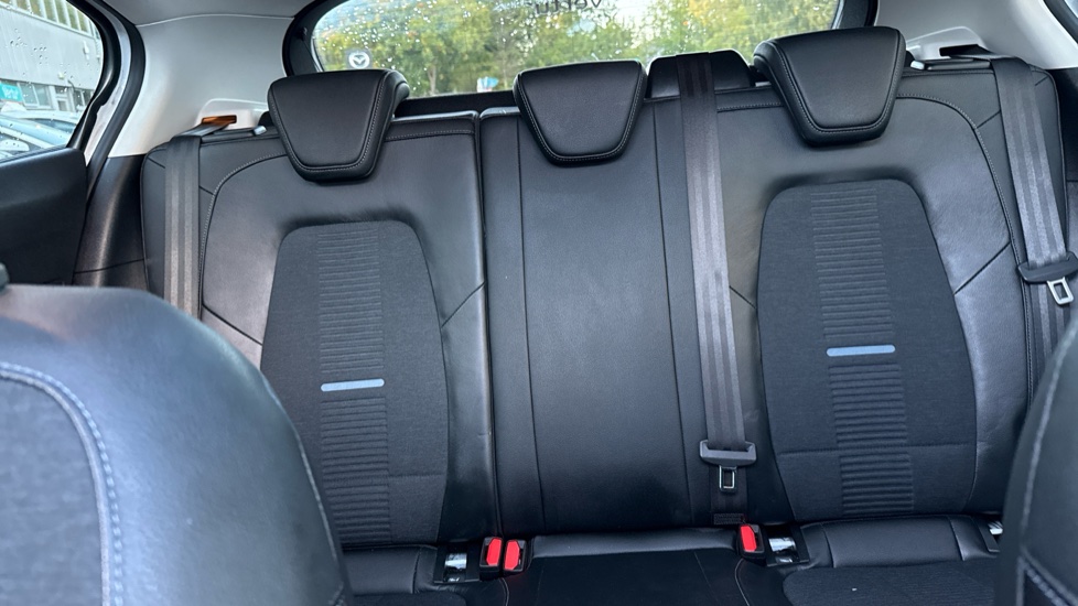 Ford Focus 1.0 EcoBoost 125 Active X 5dr Petrol Hatchback - Image 15