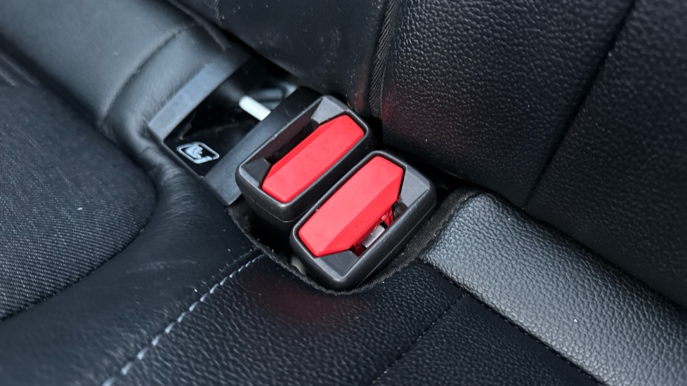 Ford Focus 1.0 EcoBoost 125 Active X 5dr Petrol Hatchback - Image 17
