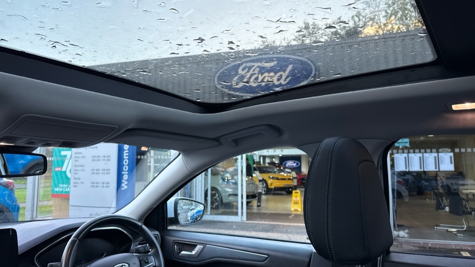 Ford Focus 1.0 EcoBoost 125 Active X 5dr Petrol Hatchback - Image 27