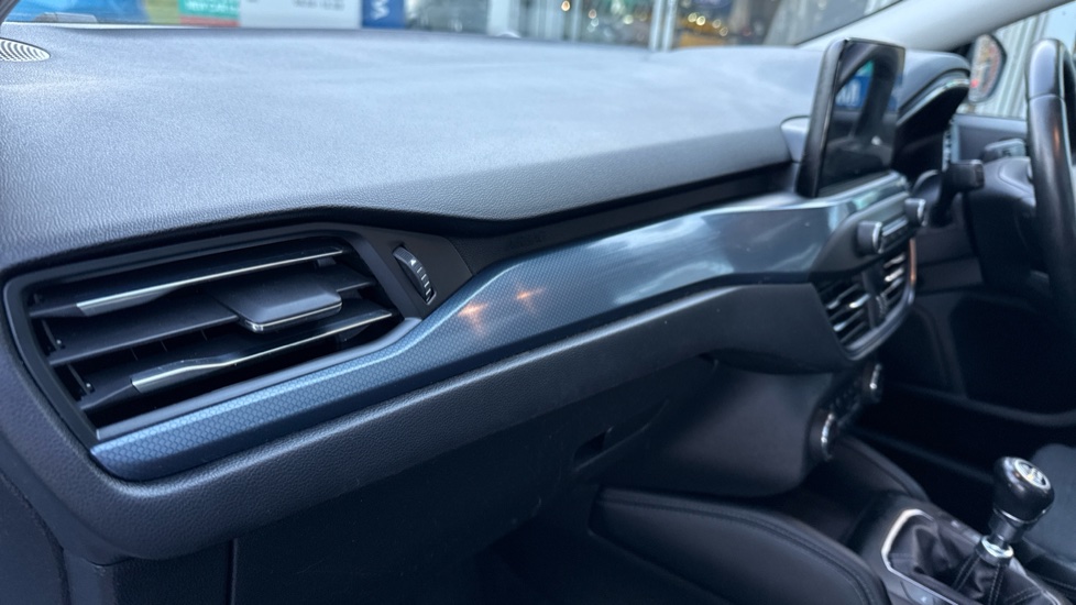 Ford Focus 1.0 EcoBoost 125 Active X 5dr Petrol Hatchback - Image 29