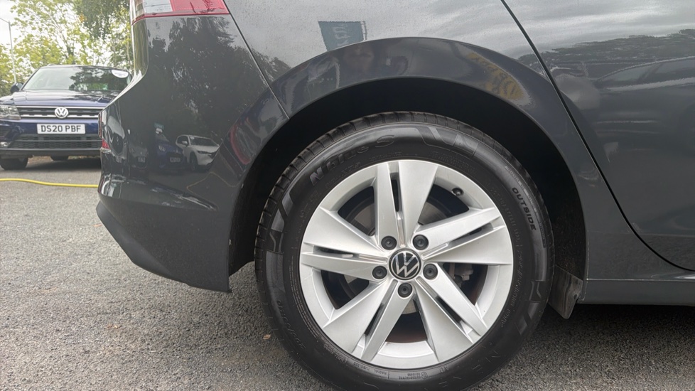 Volkswagen Golf 1.5 eTSI 150 Life 5dr DSG Petrol Hatchback - Image 7
