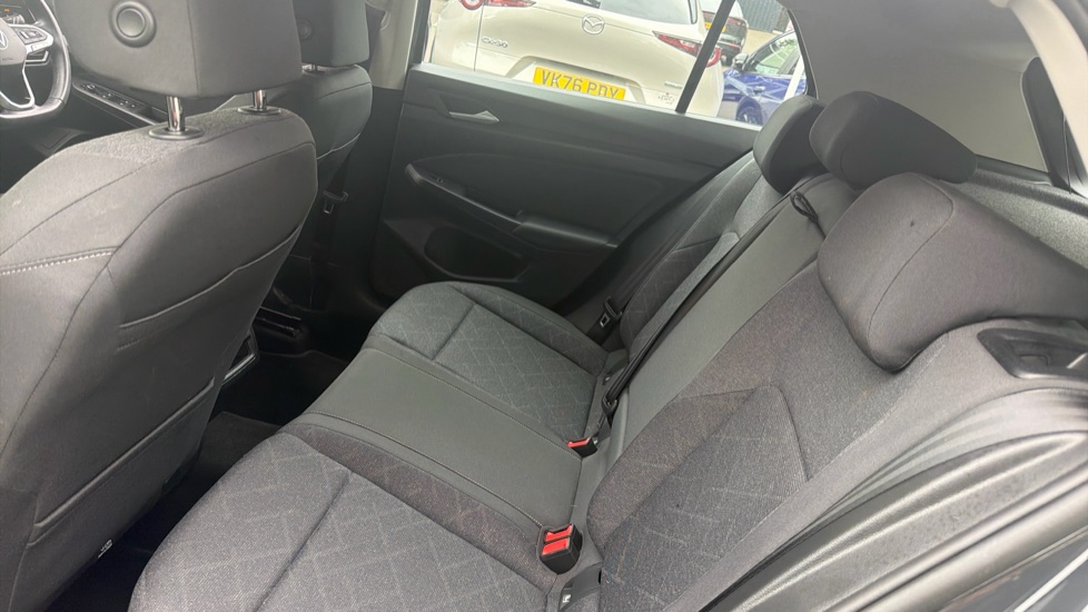Volkswagen Golf 1.5 eTSI 150 Life 5dr DSG Petrol Hatchback - Image 16