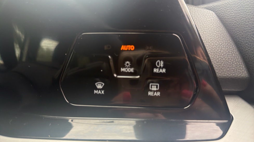 Volkswagen Golf 1.5 eTSI 150 Life 5dr DSG Petrol Hatchback - Image 23