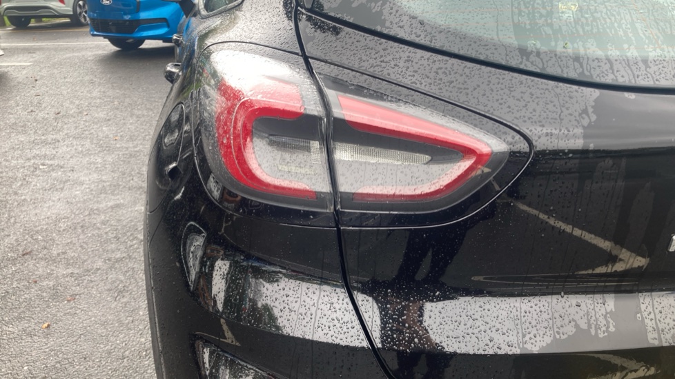 Ford Puma 1.0 EcoBoost Hybrid mHEV Titanium 5dr Petrol Hatchback - Image 26