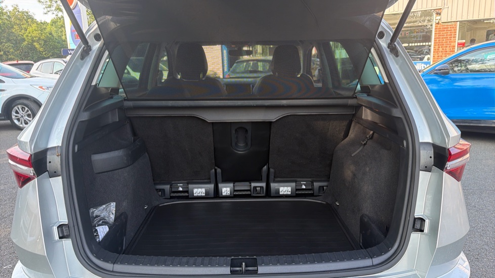 Skoda Karoq 1.0 TSI SE L 5dr Petrol Estate - Image 4