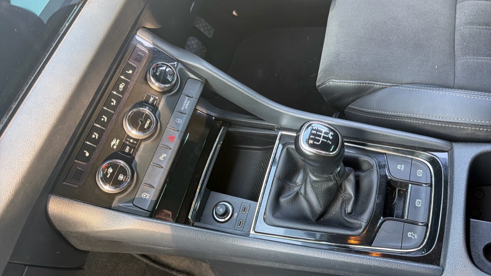 Skoda Karoq 1.0 TSI SE L 5dr Petrol Estate - Image 13