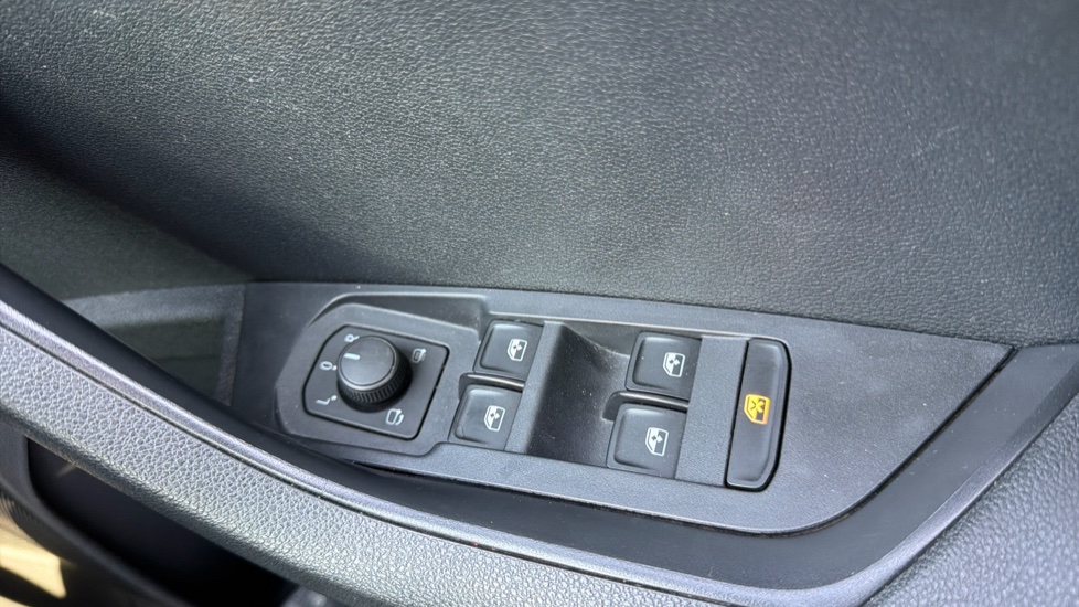 Skoda Karoq 1.0 TSI SE L 5dr Petrol Estate - Image 21