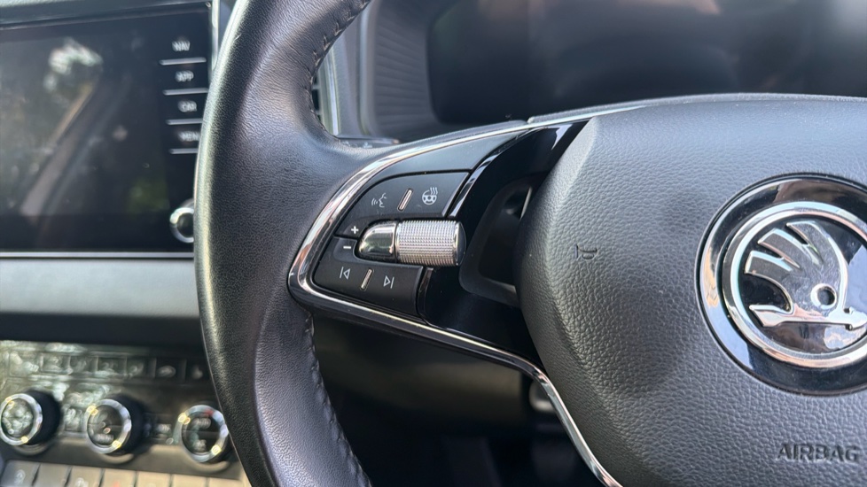 Skoda Karoq 1.0 TSI SE L 5dr Petrol Estate - Image 25