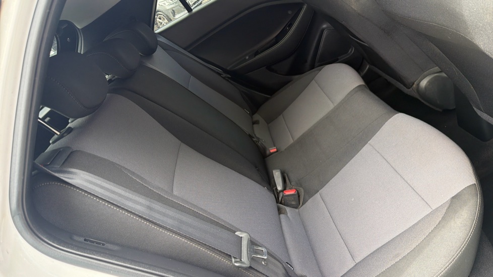 Hyundai i20 1.2 MPi Play 5dr Petrol Hatchback - Image 16