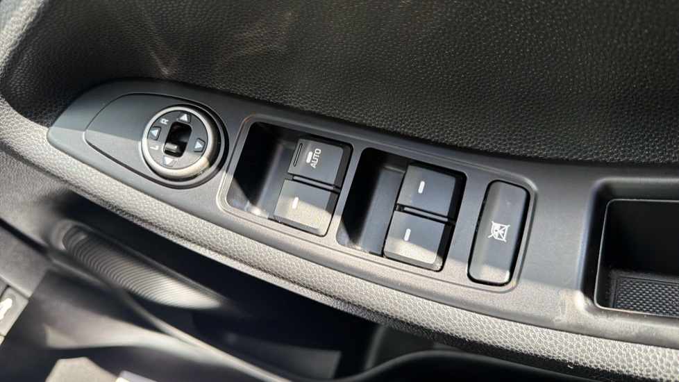 Hyundai i20 1.2 MPi Play 5dr Petrol Hatchback - Image 26