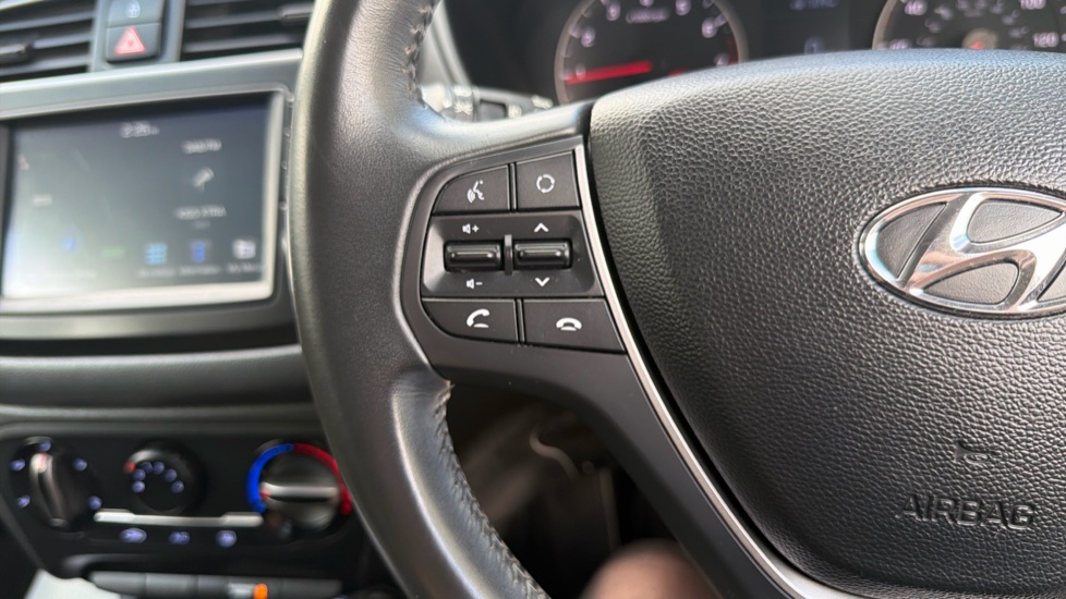 Hyundai i20 1.2 MPi Play 5dr Petrol Hatchback - Image 30