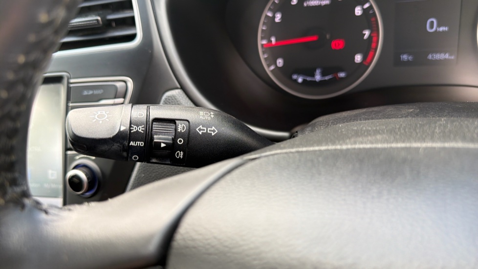 Hyundai i20 1.2 MPi Play 5dr Petrol Hatchback - Image 32