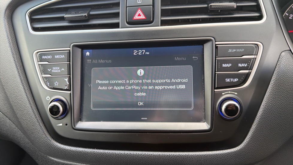 Hyundai i20 1.2 MPi Play 5dr Petrol Hatchback - Image 36