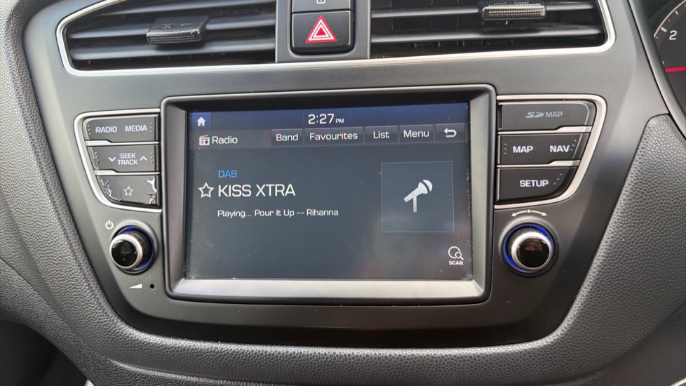 Hyundai i20 1.2 MPi Play 5dr Petrol Hatchback - Image 38