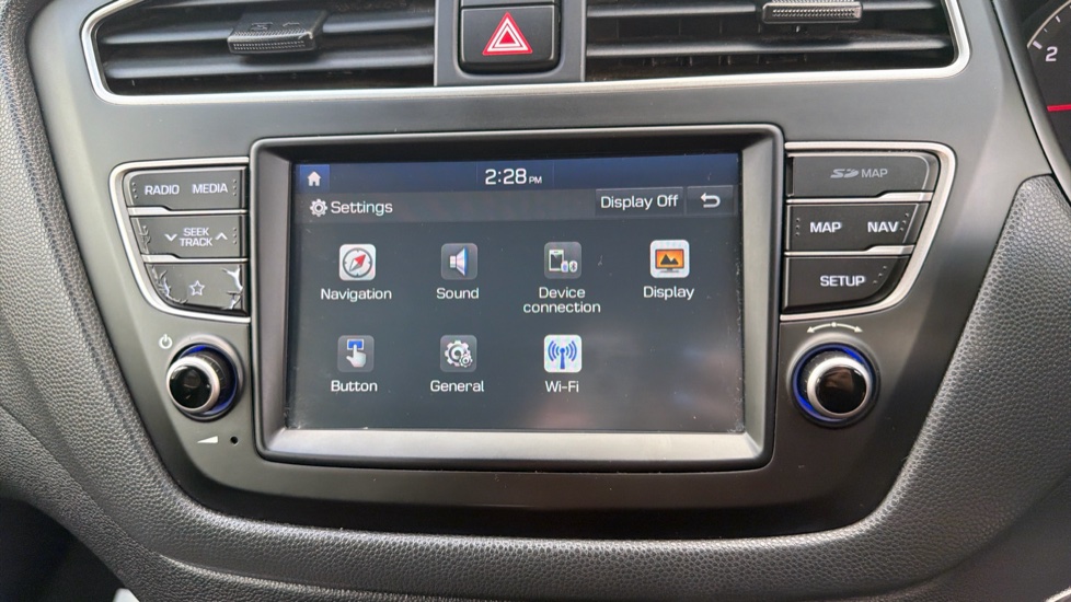 Hyundai i20 1.2 MPi Play 5dr Petrol Hatchback - Image 40