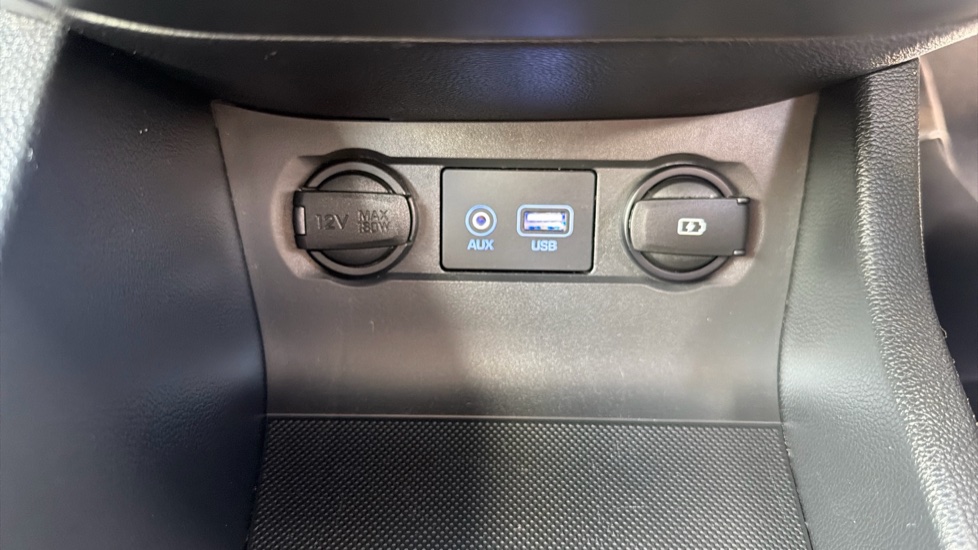 Hyundai i20 1.2 MPi Play 5dr Petrol Hatchback - Image 42