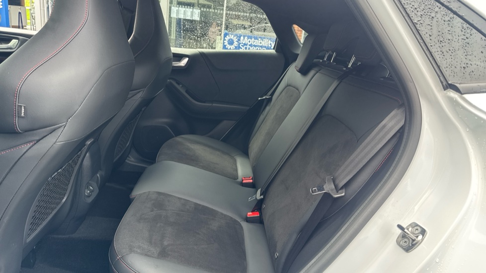 Ford Puma ST 1.0 EcoBoost Hybrid mHEV ST 5dr DCT Petrol Hatchback - Image 16