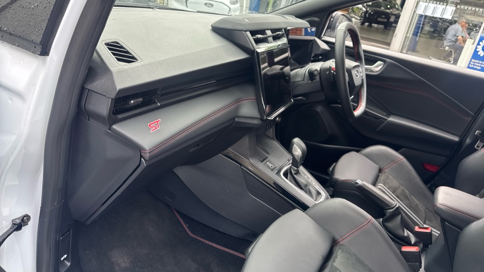 Ford Puma ST 1.0 EcoBoost Hybrid mHEV ST 5dr DCT Petrol Hatchback - Image 20