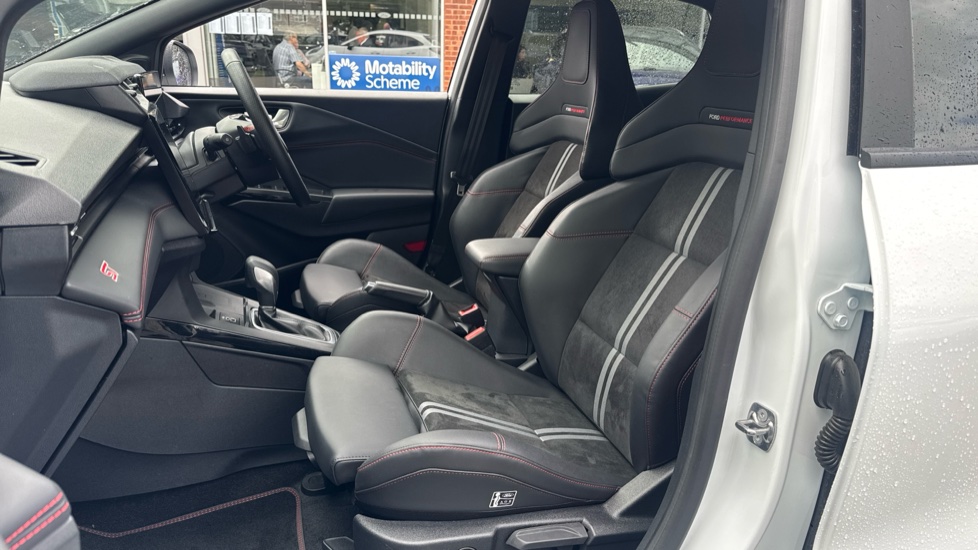 Ford Puma ST 1.0 EcoBoost Hybrid mHEV ST 5dr DCT Petrol Hatchback - Image 21