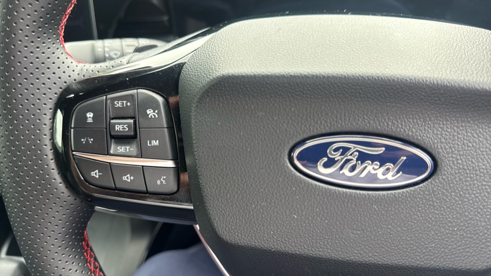Ford Puma ST 1.0 EcoBoost Hybrid mHEV ST 5dr DCT Petrol Hatchback - Image 38