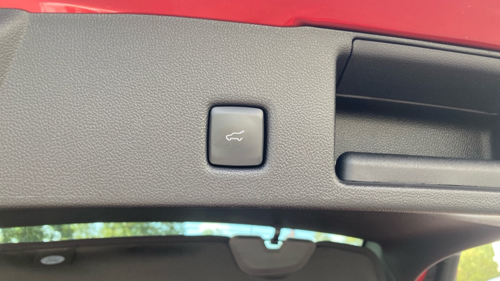 Ford Kuga 2.5 FHEV Vignale 5dr CVT Hybrid Estate - Image 21