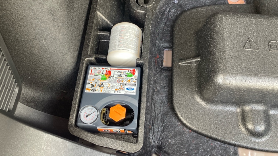 Ford Kuga 2.5 FHEV Vignale 5dr CVT Hybrid Estate - Image 22