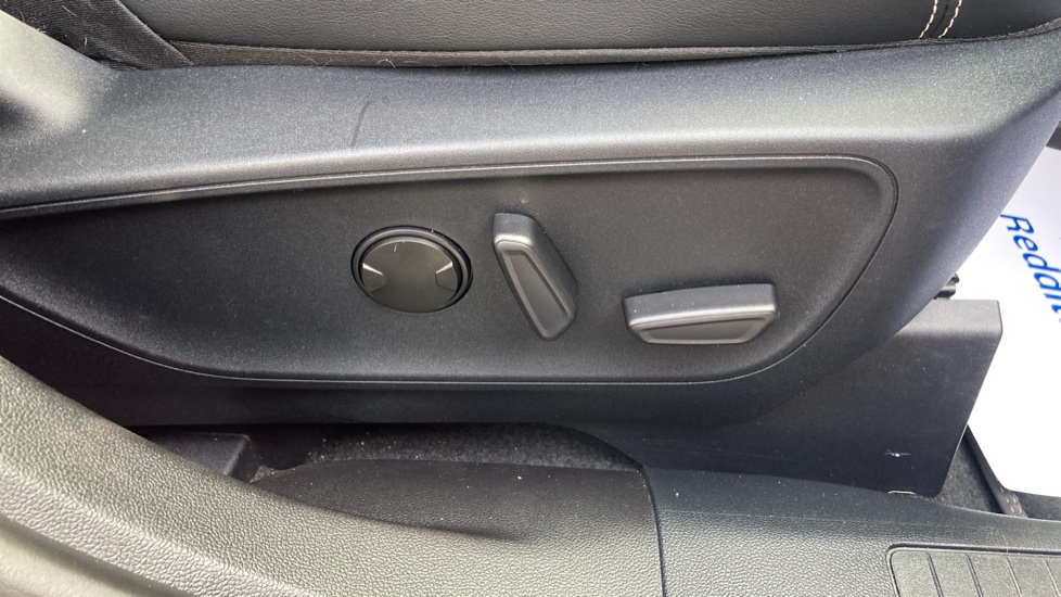 Ford Kuga 2.5 FHEV Vignale 5dr CVT Hybrid Estate - Image 36