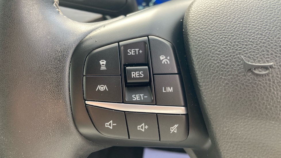Ford Kuga 2.5 FHEV Vignale 5dr CVT Hybrid Estate - Image 37