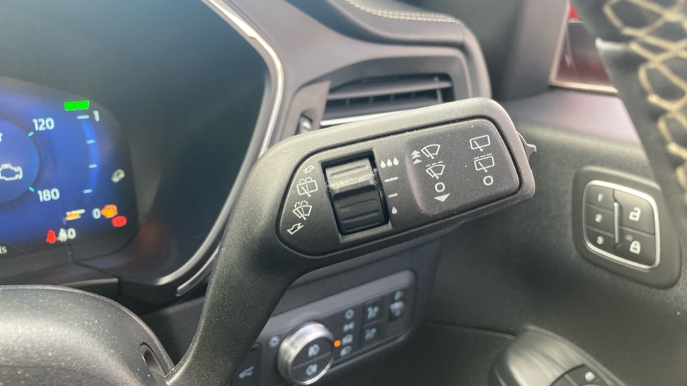 Ford Kuga 2.5 FHEV Vignale 5dr CVT Hybrid Estate - Image 39