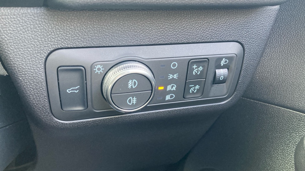 Ford Kuga 2.5 FHEV Vignale 5dr CVT Hybrid Estate - Image 41