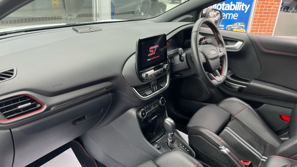 Ford Puma ST 1.0 EcoBoost Hybrid mHEV ST 5dr DCT Petrol Hatchback - Image 9