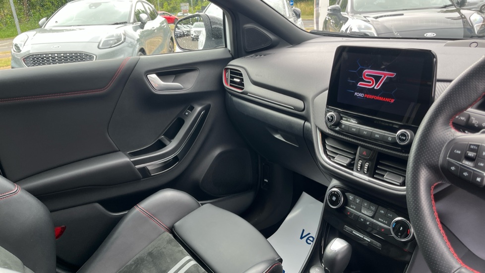 Ford Puma ST 1.0 EcoBoost Hybrid mHEV ST 5dr DCT Petrol Hatchback - Image 14
