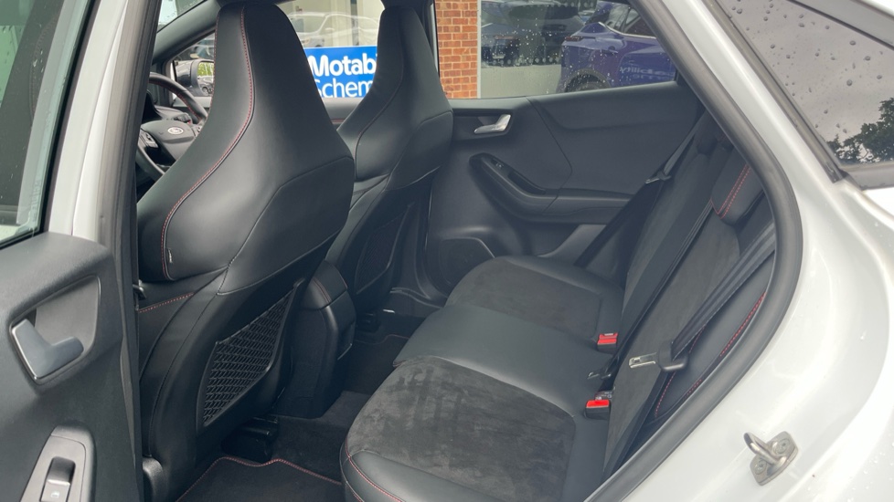 Ford Puma ST 1.0 EcoBoost Hybrid mHEV ST 5dr DCT Petrol Hatchback - Image 16