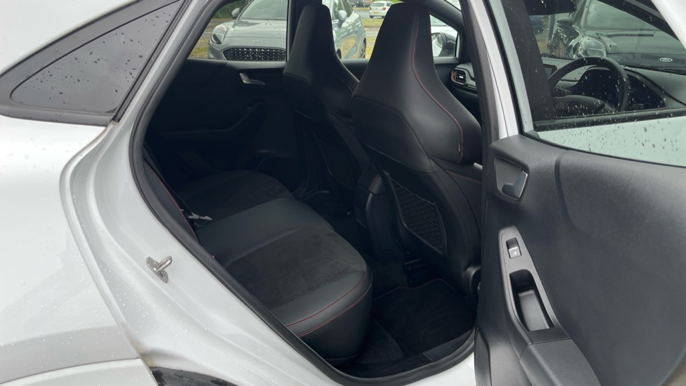 Ford Puma ST 1.0 EcoBoost Hybrid mHEV ST 5dr DCT Petrol Hatchback - Image 38