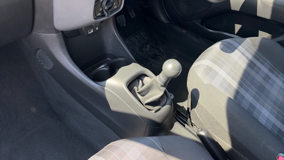 Peugeot 108 1.0 72 Active 5dr Petrol Hatchback - Image 13