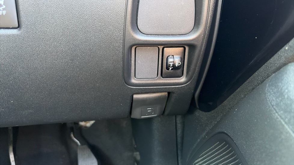 Peugeot 108 1.0 72 Active 5dr Petrol Hatchback - Image 25