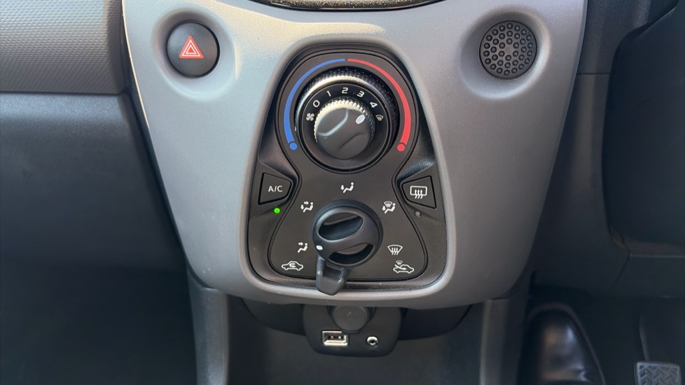 Peugeot 108 1.0 72 Active 5dr Petrol Hatchback - Image 27