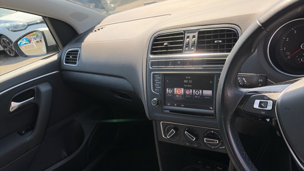 Volkswagen Polo 1.0 SE 3dr Petrol Hatchback - Image 14