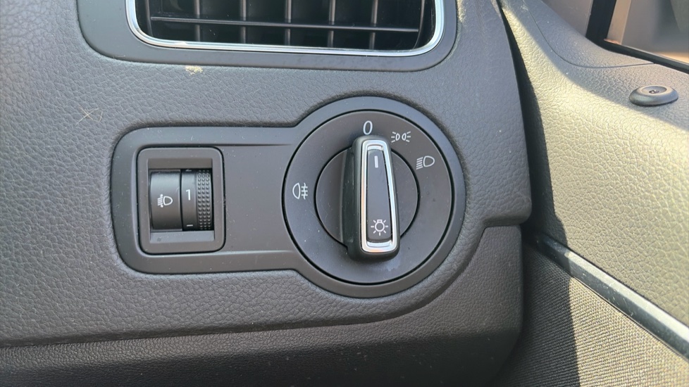 Volkswagen Polo 1.0 SE 3dr Petrol Hatchback - Image 30