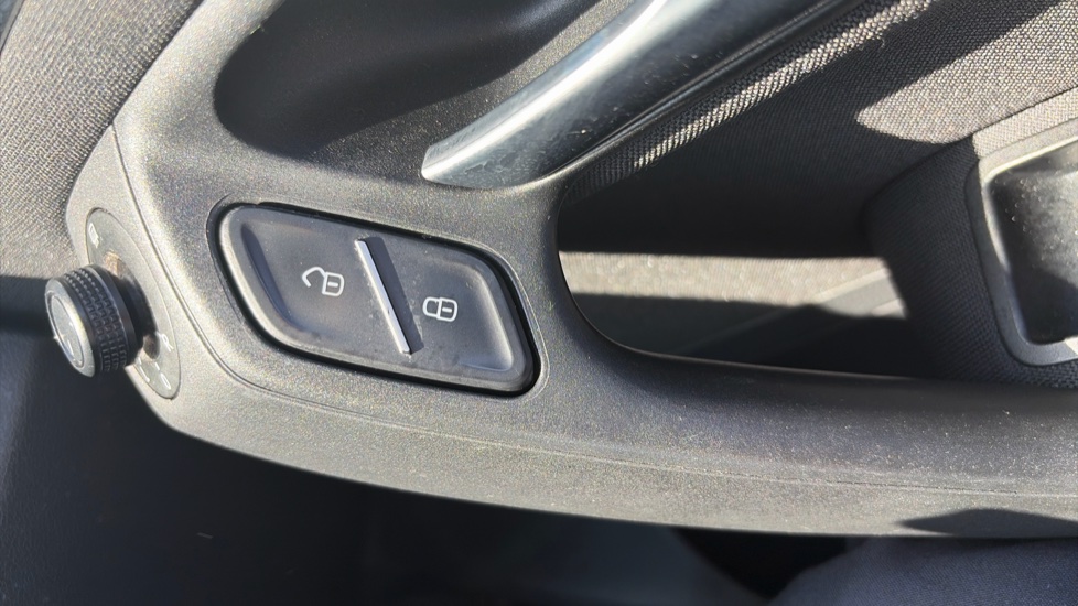 Volkswagen Polo 1.0 SE 3dr Petrol Hatchback - Image 31
