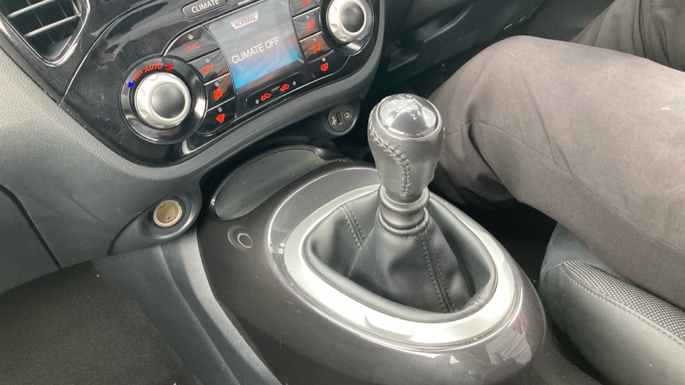 Nissan Juke 1.2 DiG-T N-Connecta 5dr Petrol Hatchback - Image 13
