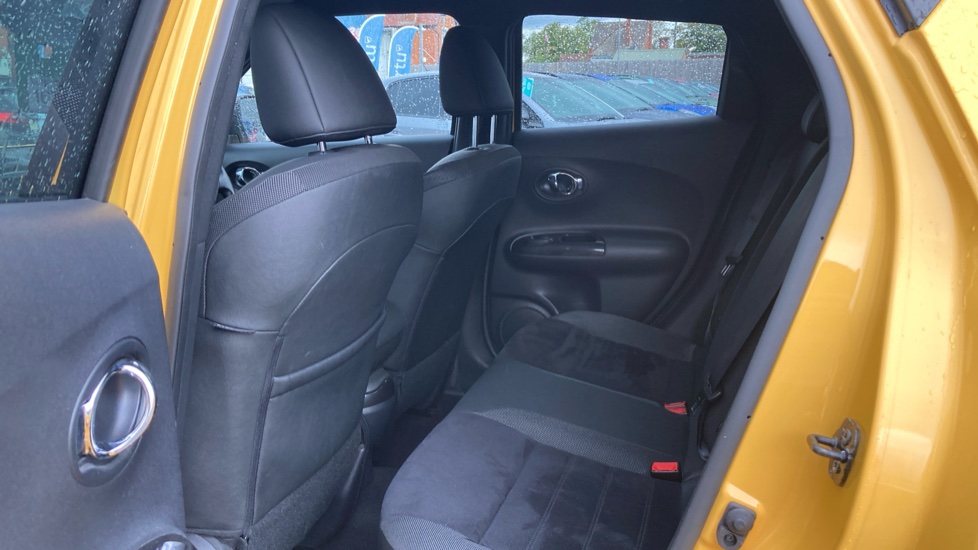 Nissan Juke 1.2 DiG-T N-Connecta 5dr Petrol Hatchback - Image 16